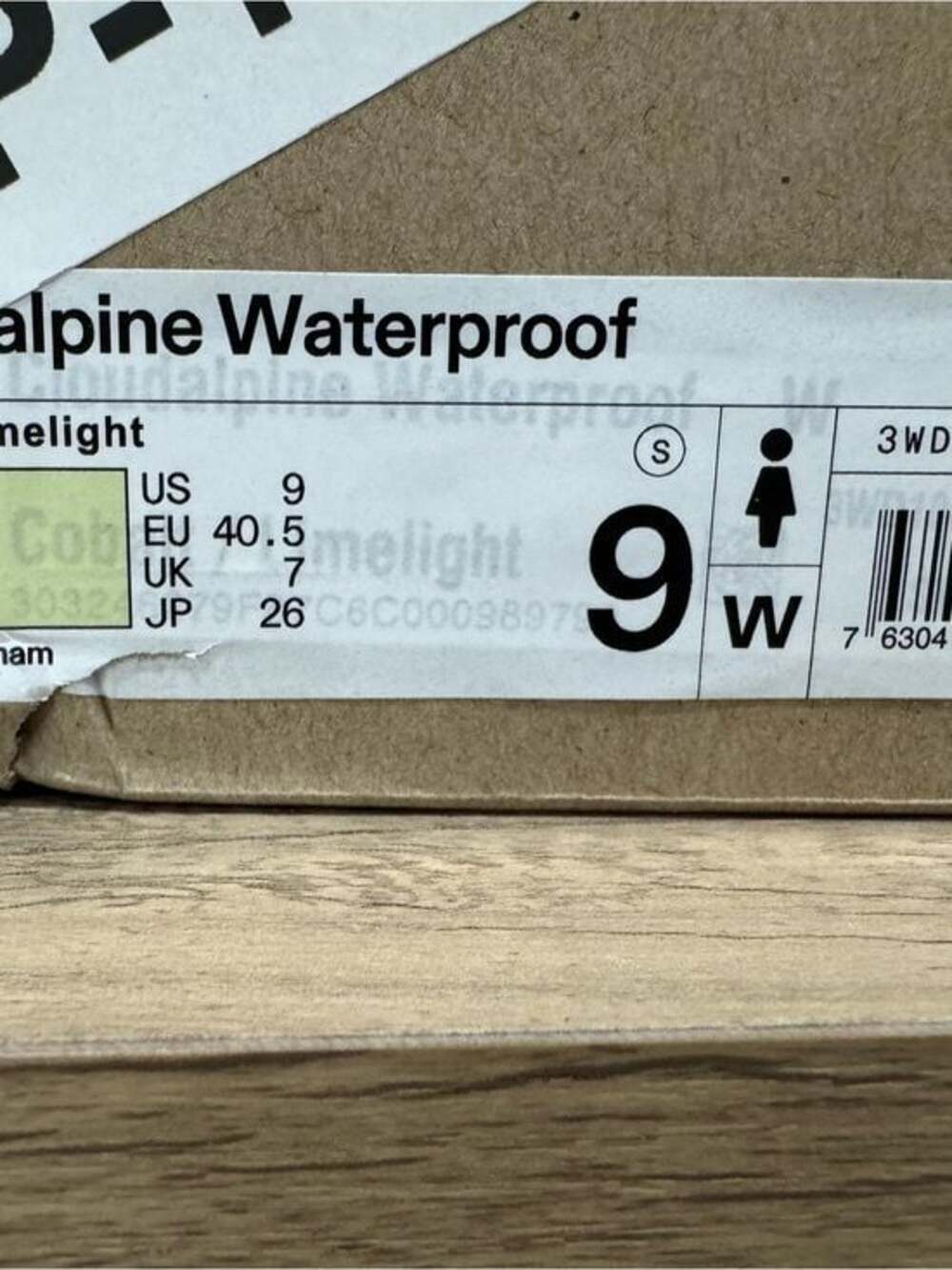 On Running Women’s Size 9 Waterproof Boot. - Picture 7 of 8